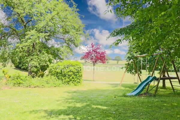 Propriété de Charme - Gîte de 103 m² - Capacité 12 personnes - 4 Chambres - Piscine et dépendances - terrain 11 500 m² environ  ARNAC LA POSTE (87)