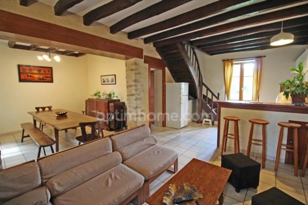 Propriété de Charme - Gîte de 103 m² - Capacité 12 personnes - 4 Chambres - Piscine et dépendances - terrain 11 500 m² environ  ARNAC LA POSTE (87)