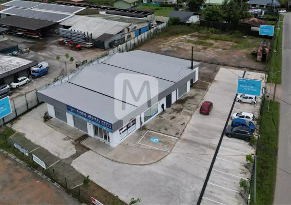 Dpt Guyane (973), à louer MATOURY local commercial de 113 m² situé au RDC