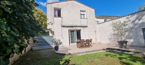 Maison rurale à vendre à Meursac en Charente-Maritime (17120), ref : 02063