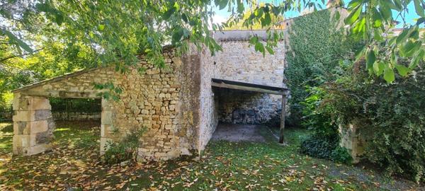 Maison rurale à vendre à Meursac en Charente-Maritime (17120), ref : 02063
