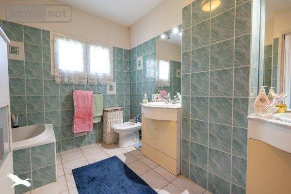 Maison rurale à vendre à Meursac en Charente-Maritime (17120), ref : 02063