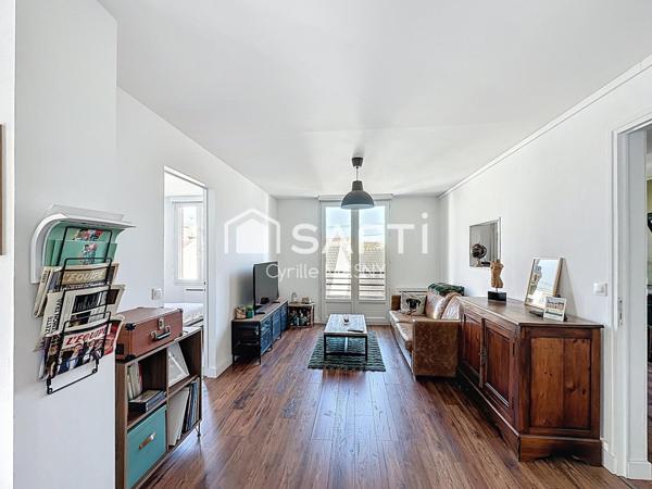 Appartement rénové avec goût, 2 chambres et garage