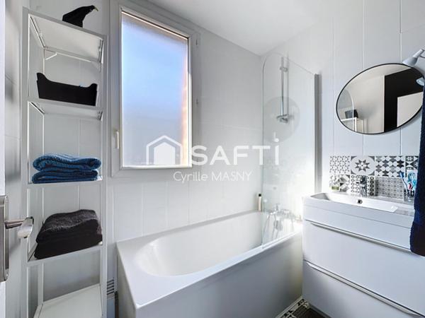 Appartement rénové avec goût, 2 chambres et garage