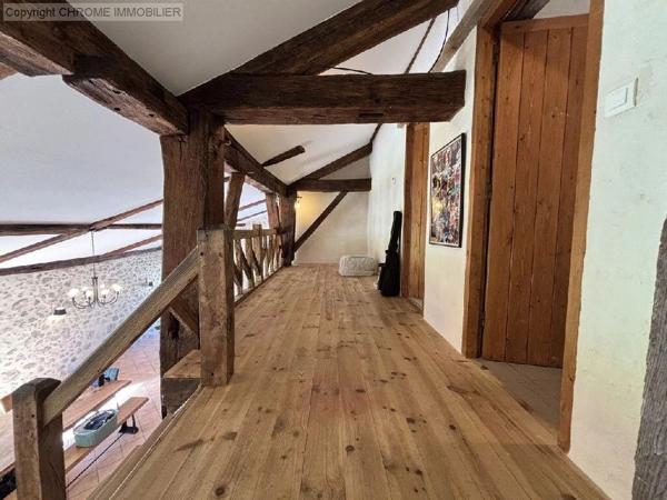 Vente                                                      Maison
                        
                     6 pièces                      211 m2                     à Marmande