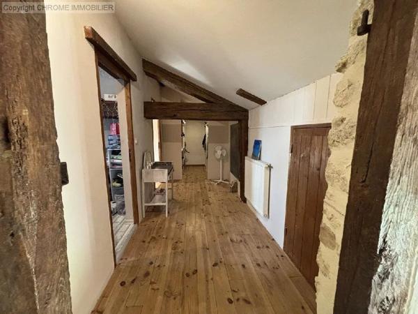 Vente                                                      Maison
                        
                     6 pièces                      211 m2                     à Marmande