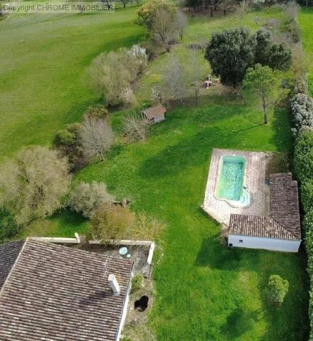 Vente                                                      Maison
                        
                     6 pièces                      211 m2                     à Marmande