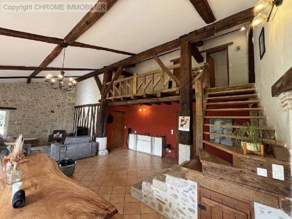 Vente                                                      Maison
                        
                     6 pièces                      211 m2                     à Marmande