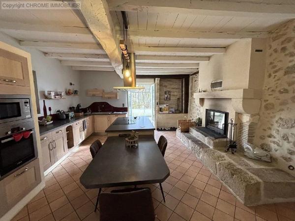 Vente                                                      Maison
                        
                     6 pièces                      211 m2                     à Marmande