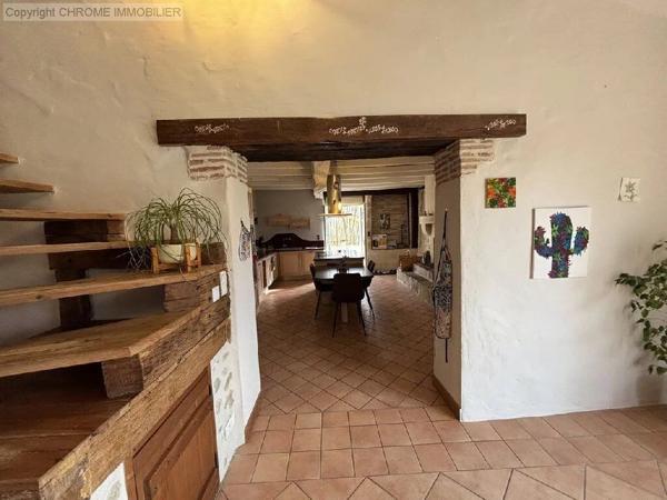 Vente                                                      Maison
                        
                     6 pièces                      211 m2                     à Marmande