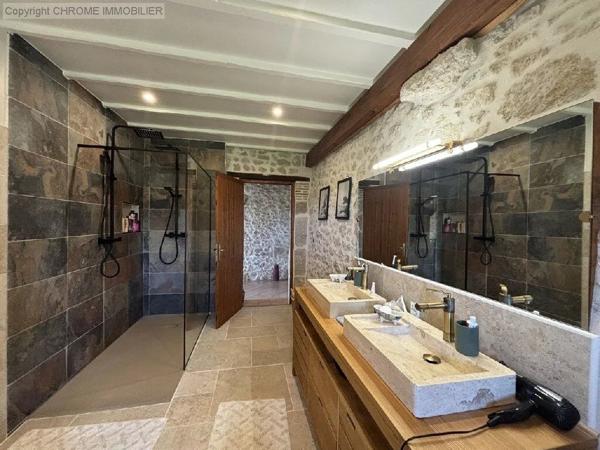 Vente                                                      Maison
                        
                     6 pièces                      211 m2                     à Marmande