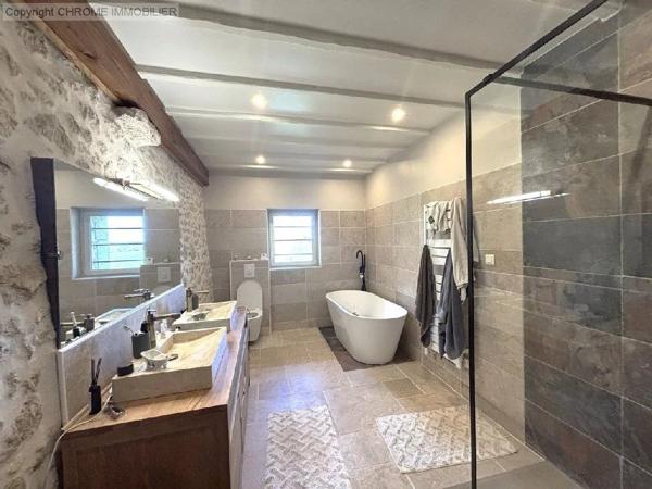 Vente                                                      Maison
                        
                     6 pièces                      211 m2                     à Marmande
