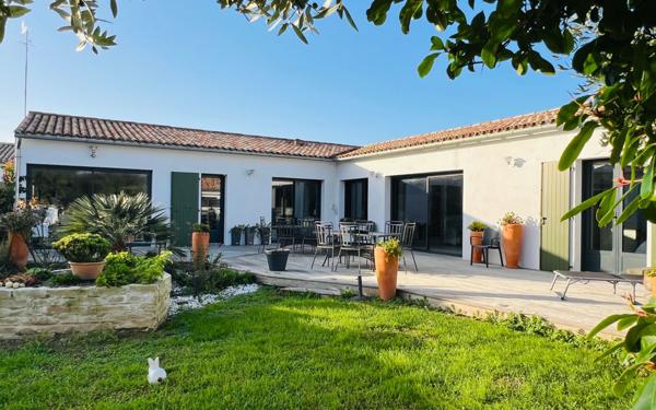 Maison à vendre    4 pièces •  La Flotte