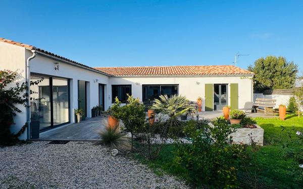 Maison à vendre    4 pièces •  La Flotte