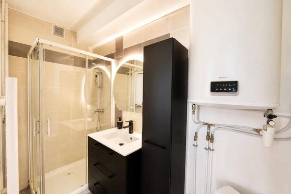 T2 29,37 m² rénové haut de gamme – Vue dégagée – Métro A Cusset