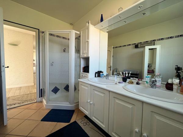 Maison - 7 pièces - 210 m²