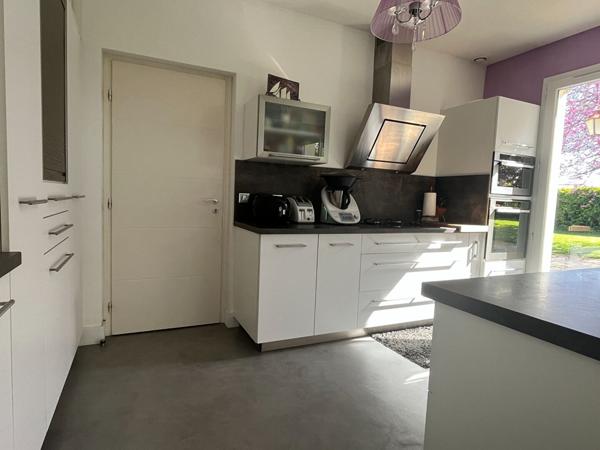 Maison - 7 pièces - 210 m²