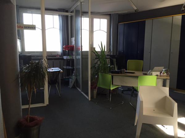 Local Commercial et/ou professionnel en rez-de-chaussée