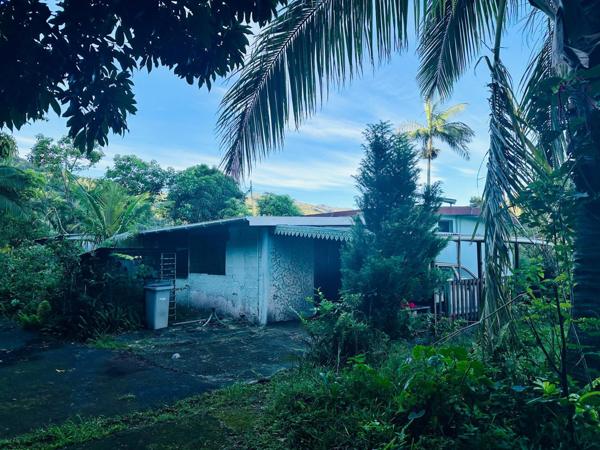 Terrain d'environ 2100m² constructible avec batisse de plan pied à réhabiliter de 137 m² ·  La Montagne 97417  · pK11