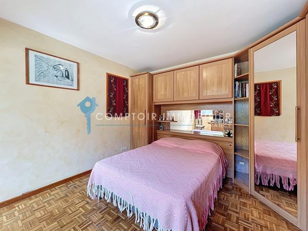 Maison
                                                                                                                                                                                                                                                                                                                        6 pièce(s)                                                                                                                                                                                                          5 chambre(s)                                                                                                                                                                                                          180  m²