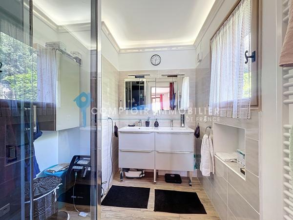 Maison
                                                                                                                                                                                                                                                                                                                        6 pièce(s)                                                                                                                                                                                                          5 chambre(s)                                                                                                                                                                                                          180  m²