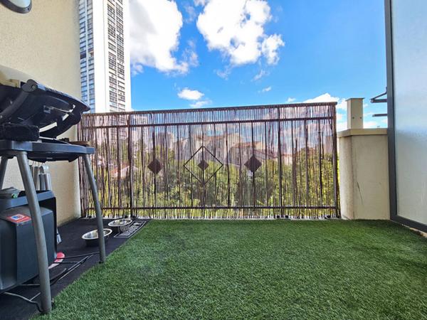 Colline : Appartement de 3 pièces de 56m², avec 2 balcons, une cave et une place de parking.