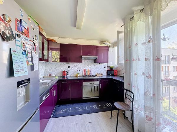 MONTREUIL, PROCHE GARE RER ROSNY, APPARTEMENT 5 PIÈCES AVEC BALCONS ET CAVE.