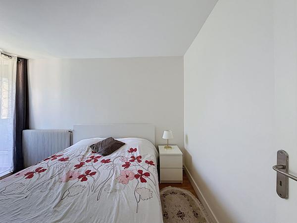 MONTREUIL, PROCHE GARE RER ROSNY, APPARTEMENT 5 PIÈCES AVEC BALCONS ET CAVE.