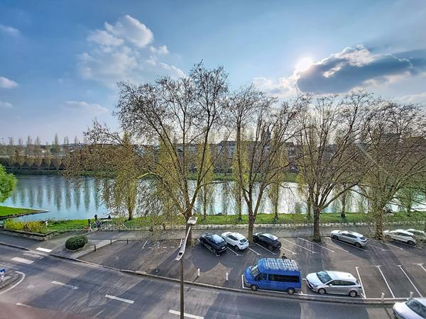 Appartement T1 à vendre à Melun - Vue sur la Seine, Balcon et Parking
