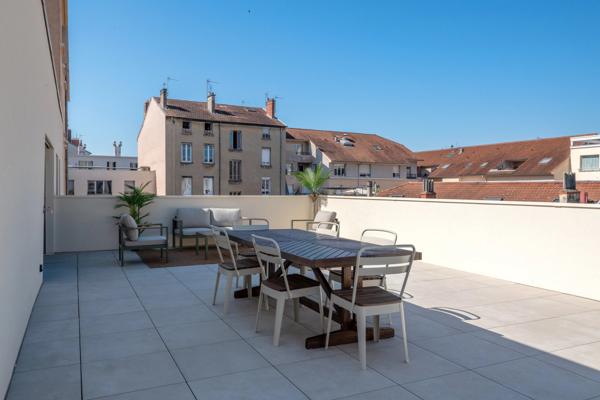 Villeurbanne - Dernier étage de 106,8 m² carrez - Terrasse 90 m²