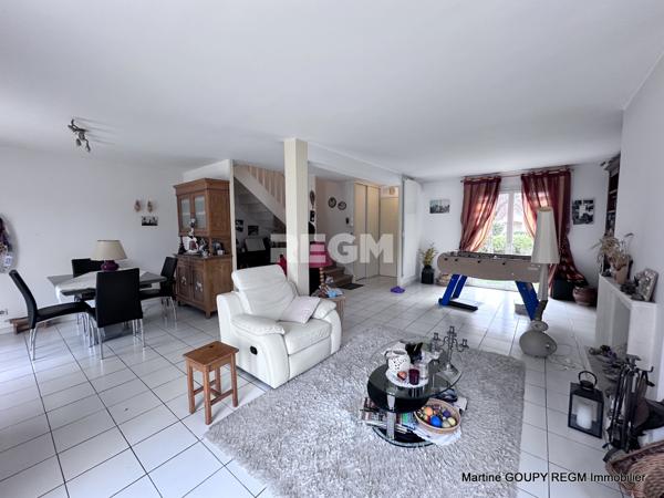 Saint-Cyr-en-Val (45590) Saint-Cyr-en-Val (45590) - Maison 154 m² carrez (158m²/sol) – 4 Chbrs – Piscine – T 709 m²