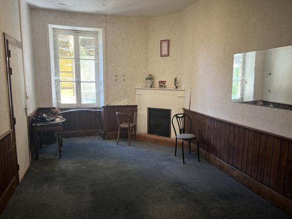 Immeuble à vendre à Piégut-Pluviers (24360) - Dordogne