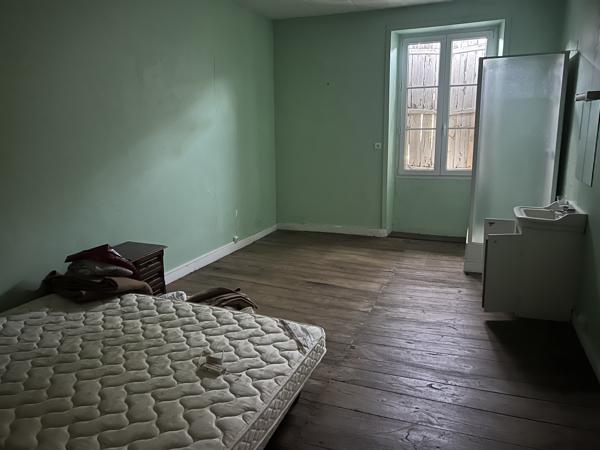 Immeuble à vendre à Piégut-Pluviers (24360) - Dordogne