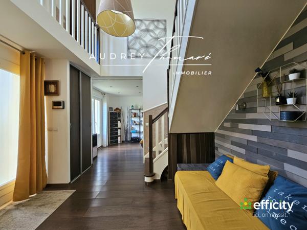 Maison
         6 pièces
        - 160 m² Bien prestige 499 000 € *