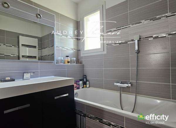 Maison
         6 pièces
        - 160 m² Bien prestige 499 000 € *