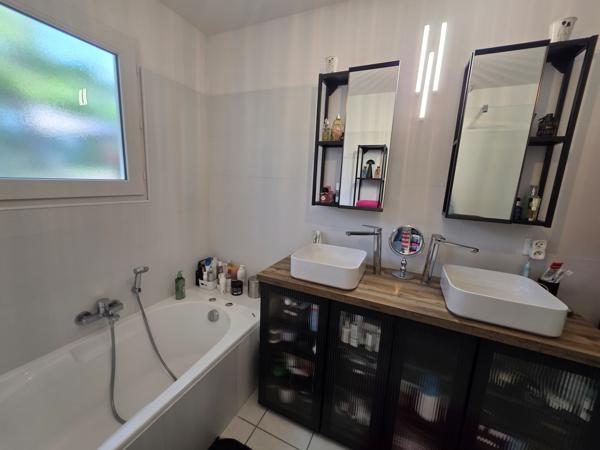 Maison
         4 pièces
        - 88 m² 620 000 € *