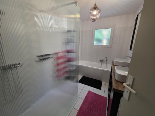 Maison
         4 pièces
        - 88 m² 620 000 € *