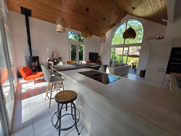 Maison
         4 pièces
        - 88 m² 620 000 € *