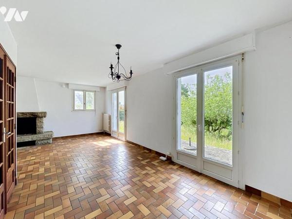 Quimperlé Est : Maison des années 70 sur un grand terrain