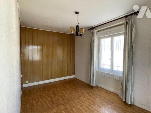 Maison à usage mixte à vendre chez votre notaire de Pont-Aven,

En plein coeur du bourg de RI...