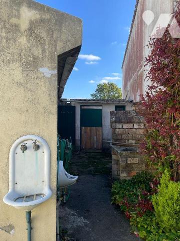 Maison à usage mixte à vendre chez votre notaire de Pont-Aven,

En plein coeur du bourg de RI...