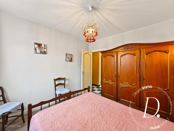 MARCIAC – MAISON DE PLAIN-PIED AVEC GRANDES DÉPENDANCES, GARAGES ET VÉRANDA