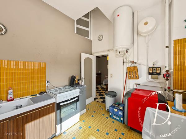 MARCIAC – MAISON DE PLAIN-PIED AVEC GRANDES DÉPENDANCES, GARAGES ET VÉRANDA