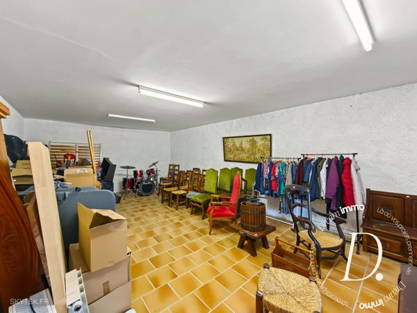 MARCIAC – MAISON DE PLAIN-PIED AVEC GRANDES DÉPENDANCES, GARAGES ET VÉRANDA