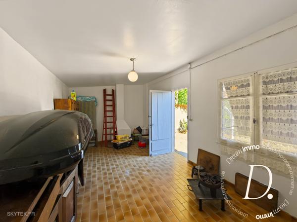 MARCIAC – MAISON DE PLAIN-PIED AVEC GRANDES DÉPENDANCES, GARAGES ET VÉRANDA