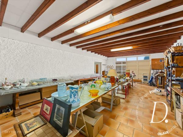 MARCIAC – MAISON DE PLAIN-PIED AVEC GRANDES DÉPENDANCES, GARAGES ET VÉRANDA