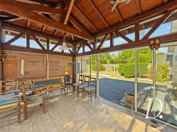 MARCIAC – MAISON DE PLAIN-PIED AVEC GRANDES DÉPENDANCES, GARAGES ET VÉRANDA