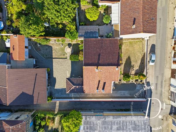 MARCIAC – MAISON DE PLAIN-PIED AVEC GRANDES DÉPENDANCES, GARAGES ET VÉRANDA