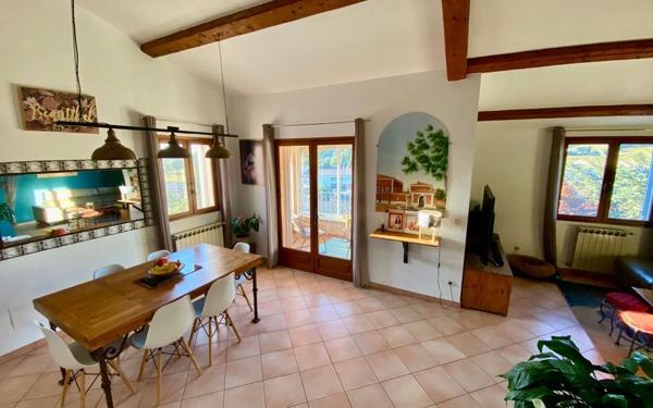 Maison à vendre    6 pièces •  Le Beausset