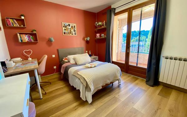 Maison à vendre    6 pièces •  Le Beausset